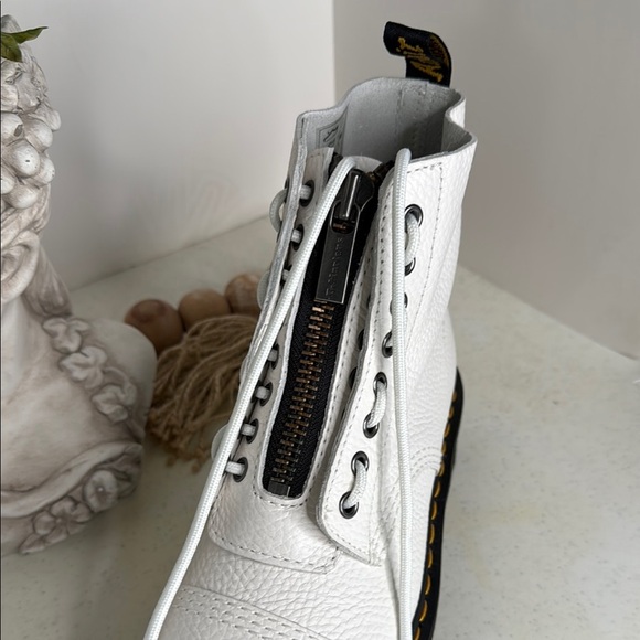 Dr. Martens Sinclair Platform Bootie (Women) Sz 8 NWOB - Picture 4 of 15